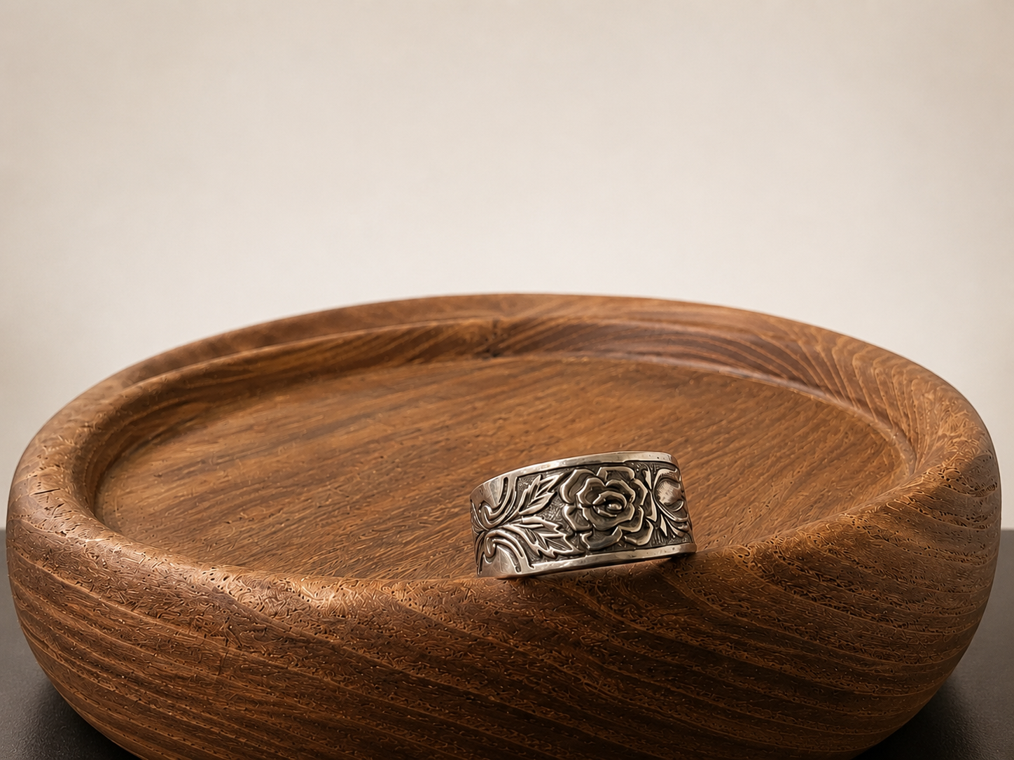 Fleur-de-Lis Medallion Band