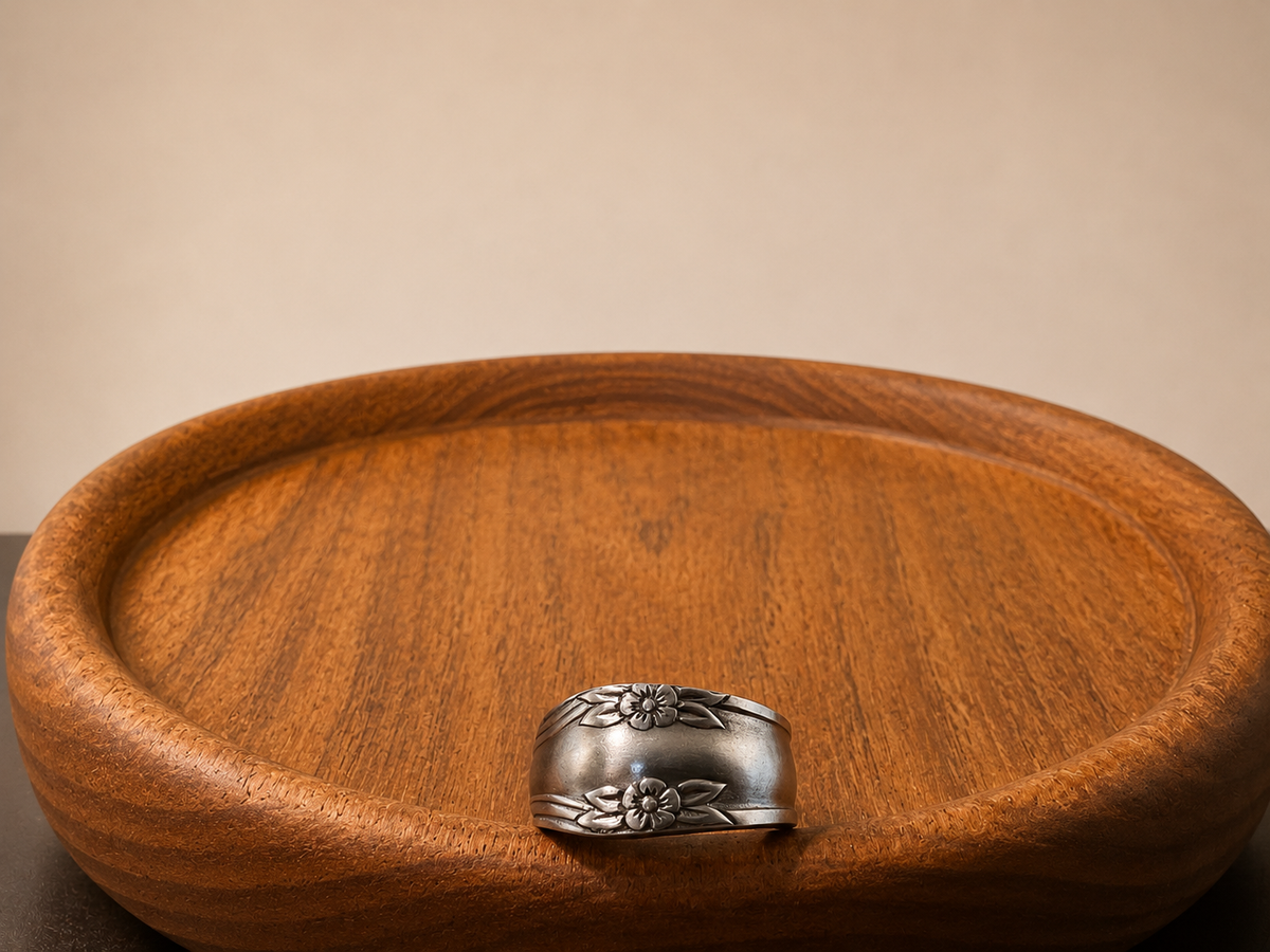 Vintage Leaf Scroll Band
