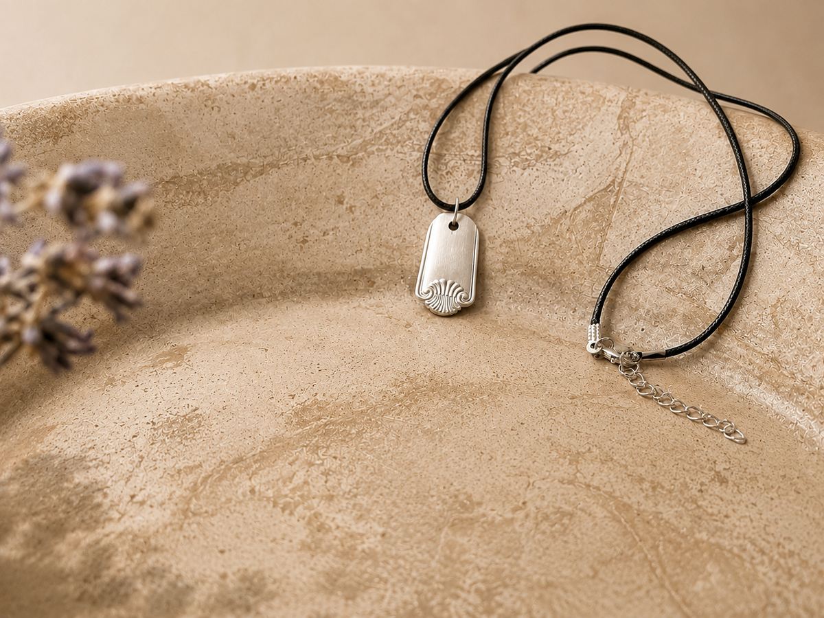 Shell Crest Pendant Necklace